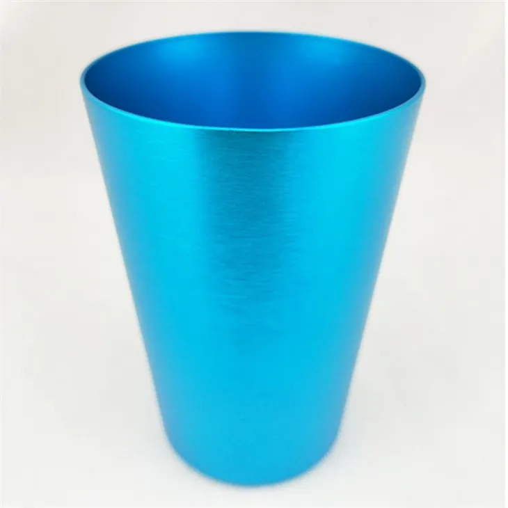 ونٹیج ایلومینیم پینے کے کپ